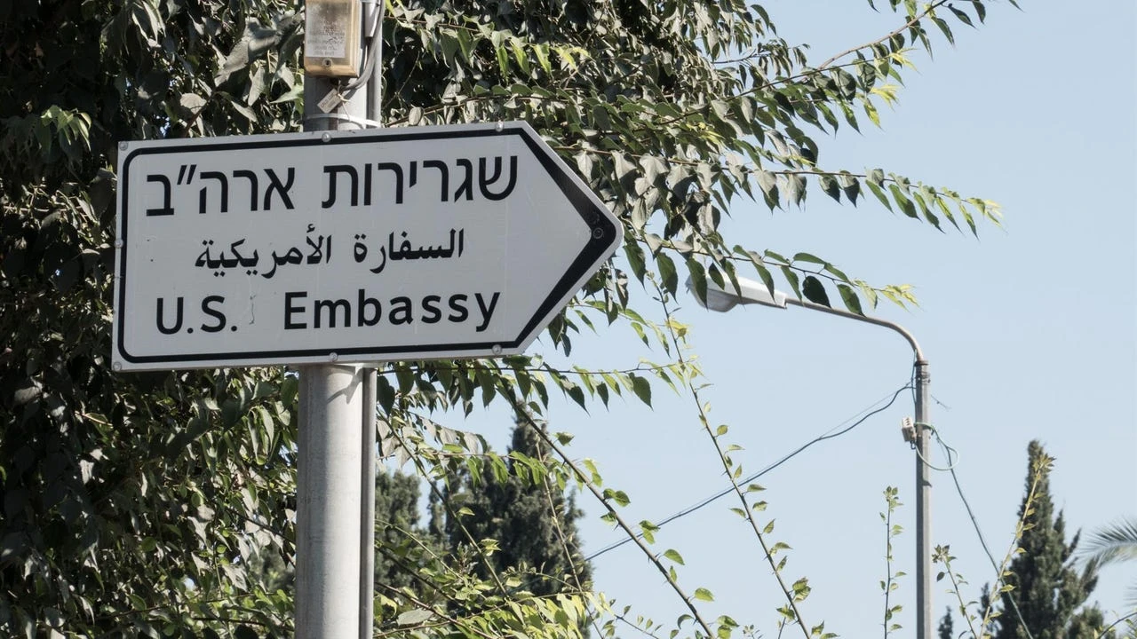 Estados Unidos pide a sus ciudadanos en Irán salir de inmediato o refugiarse por un tiempo largo