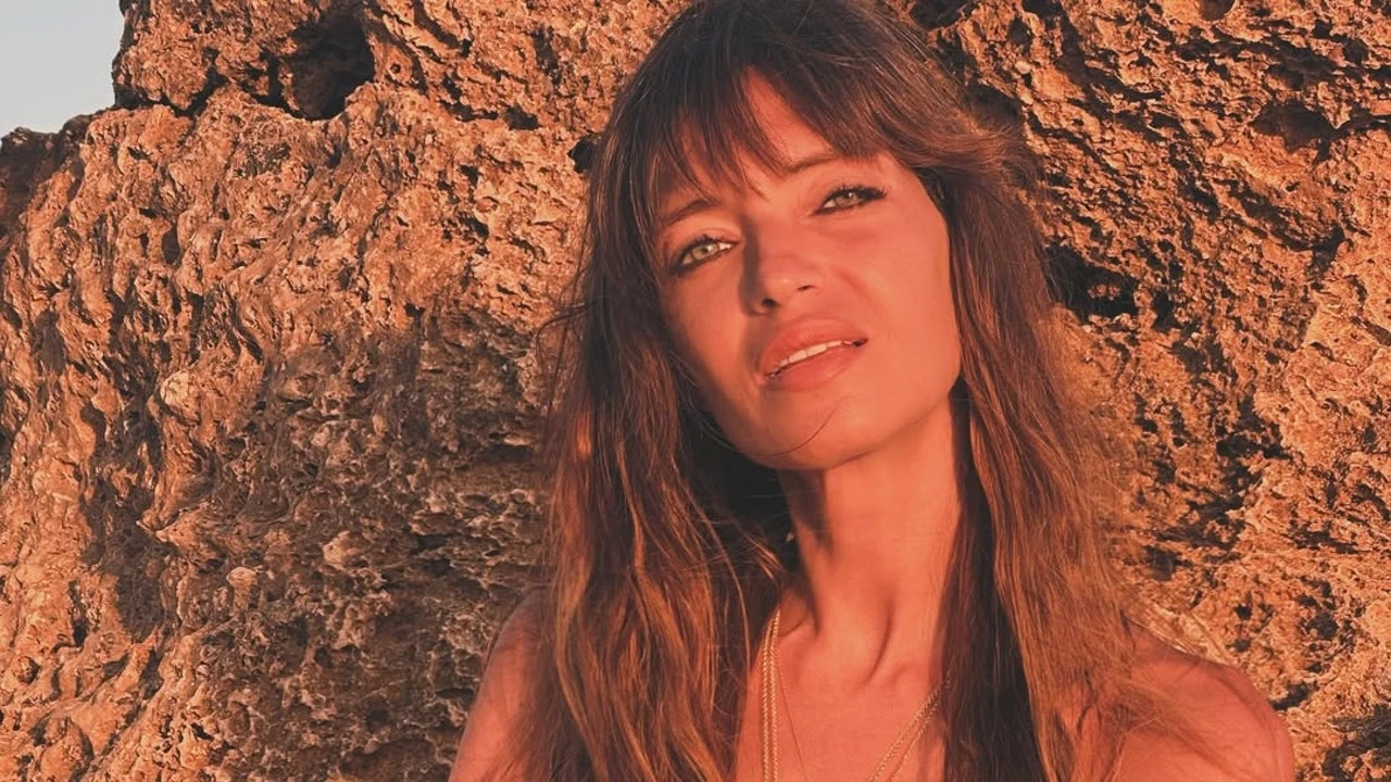 Sara Carbonero y el look más bohemio del verano desde las playas de Cádiz que le vamos a copiar este fin de semana