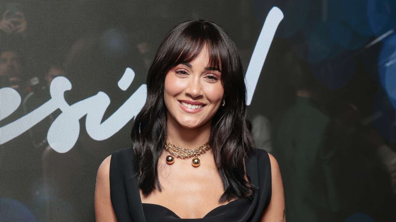 Aitana recupera su falda vaquera más rota para su cita musical (y deportiva) con Sebastián Yatra