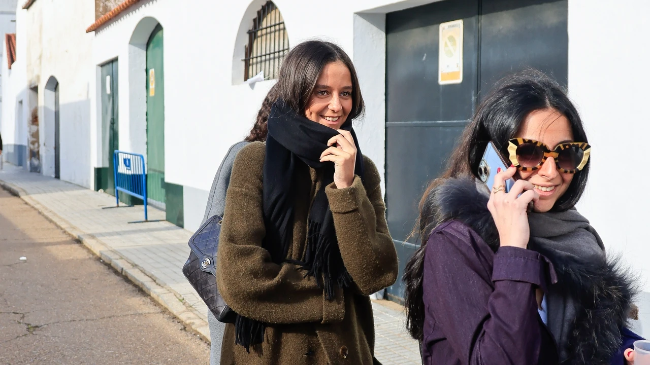 Victoria Federica no se olvida de sus Adidas Samba más infalibles (y queridas) en su escapada a la Feria Taurina de Olivenza