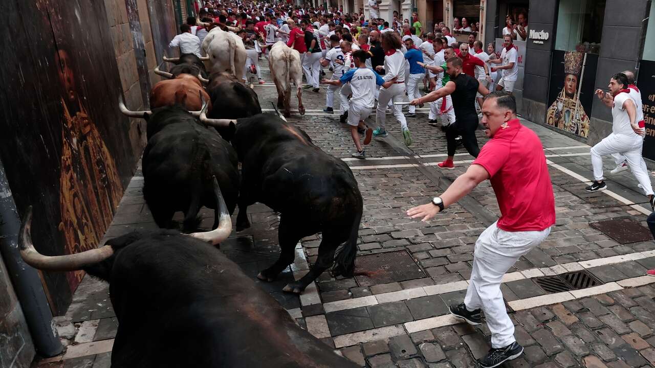 Preciosa, emocionante y rapidísima carrera de Fuente Ymbro: Así ha sido el cuarto encierro de San Fermín (parte de heridos)