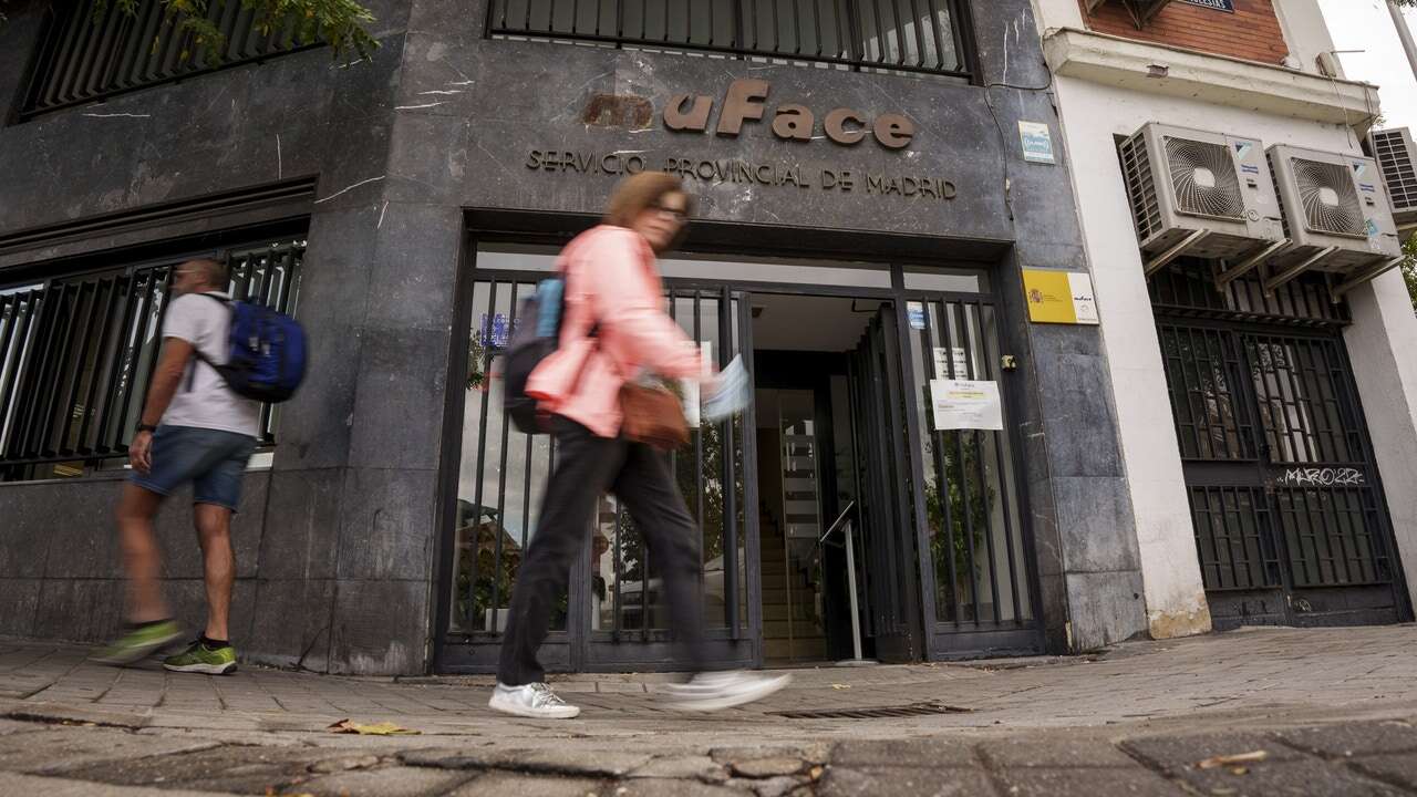 DKV pide una subida del 40,6% en las primas el primer año para seguir en Muface