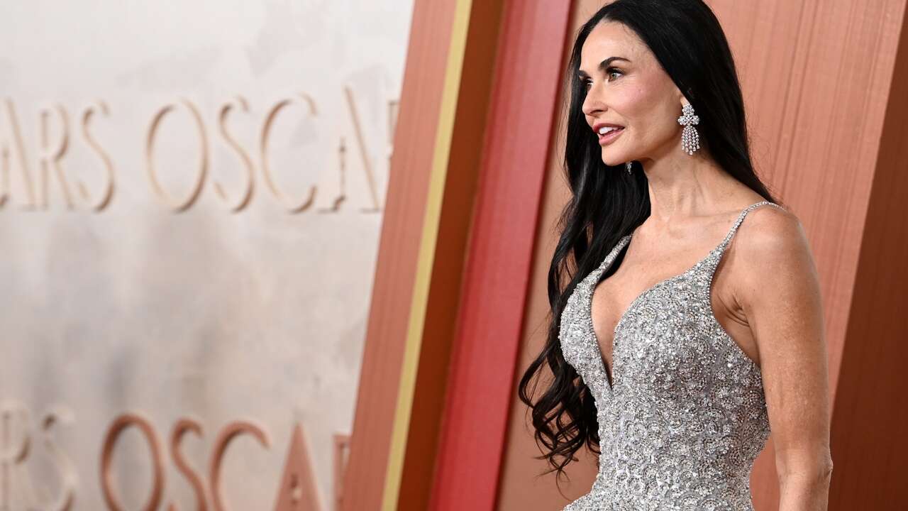 Demi Moore se prepara para levantar el Oscar como toda una sirena de Armani en la alfombra roja