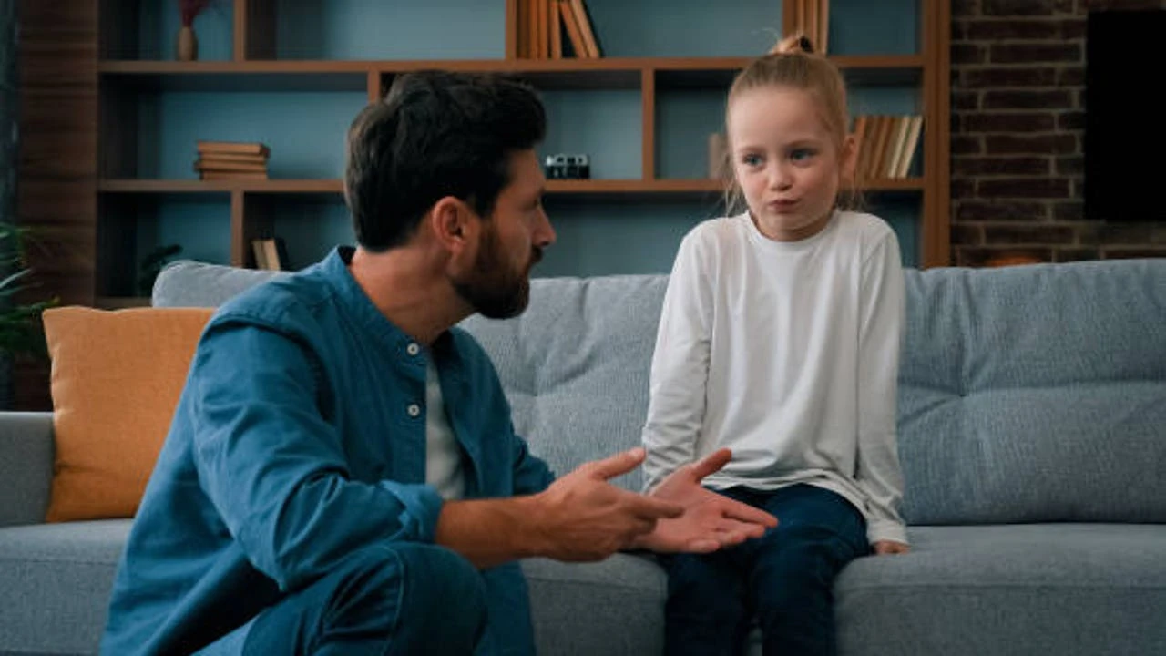 ¿Qué es la “crianza cáscara de huevo”? El estilo de crianza de moda que amenaza con ser tóxico para los niños