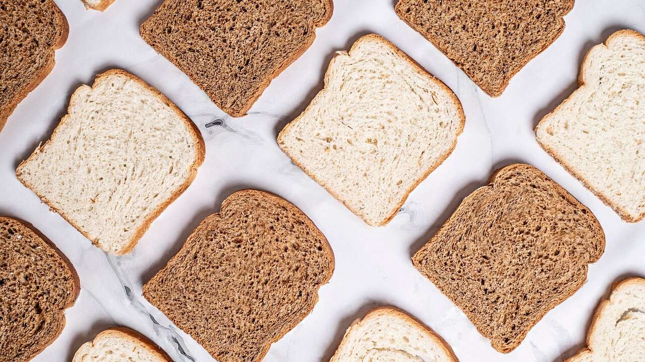 ¿Tostadas de pan blanco o pan integral? Esta es la mejor opción para empezar el día con energía