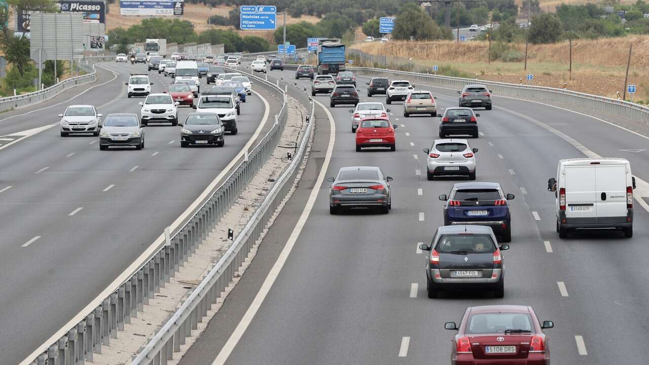 Si voy a 120 km/h en el carril izquierdo y alguien viene por detrás ¿tengo que cambiarme de carril y dejarlo pasar?