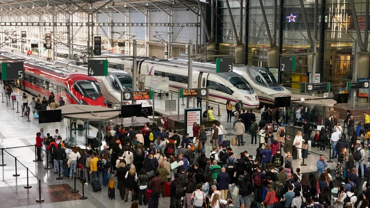 Renfe difiere de Puente: apunta Iryo como causante del caos de la alta velocidad en Andalucía pero la operadora controlada por Trenitalia niega responsabilidad alguna