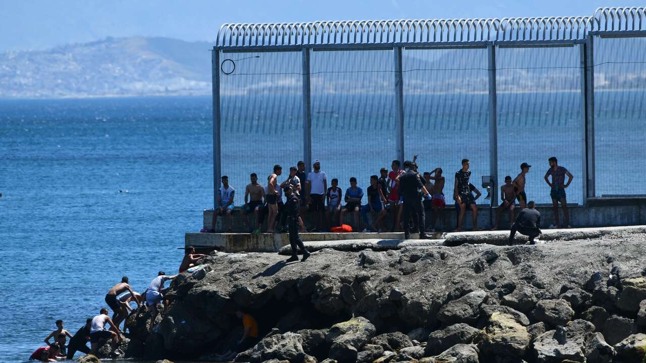 La Guardia Civil logra identificar, meses después de su muerte, a un inmigrante argelino que se ahogó en Ceuta