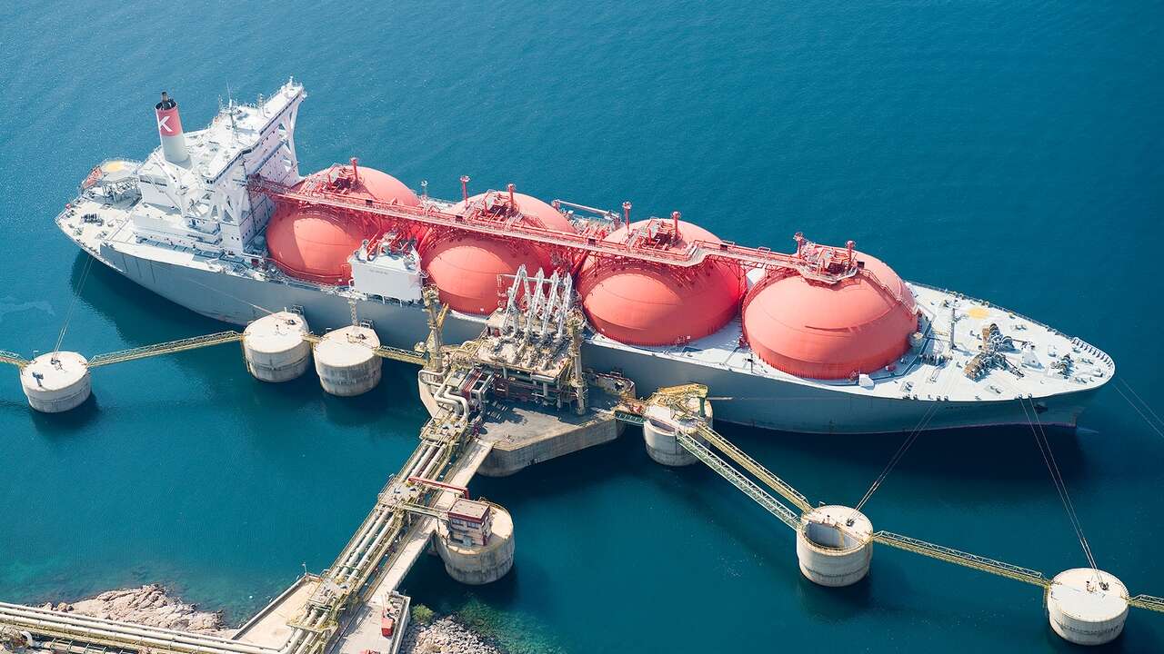 España compra más gas ruso que americano en los últimos 12 meses