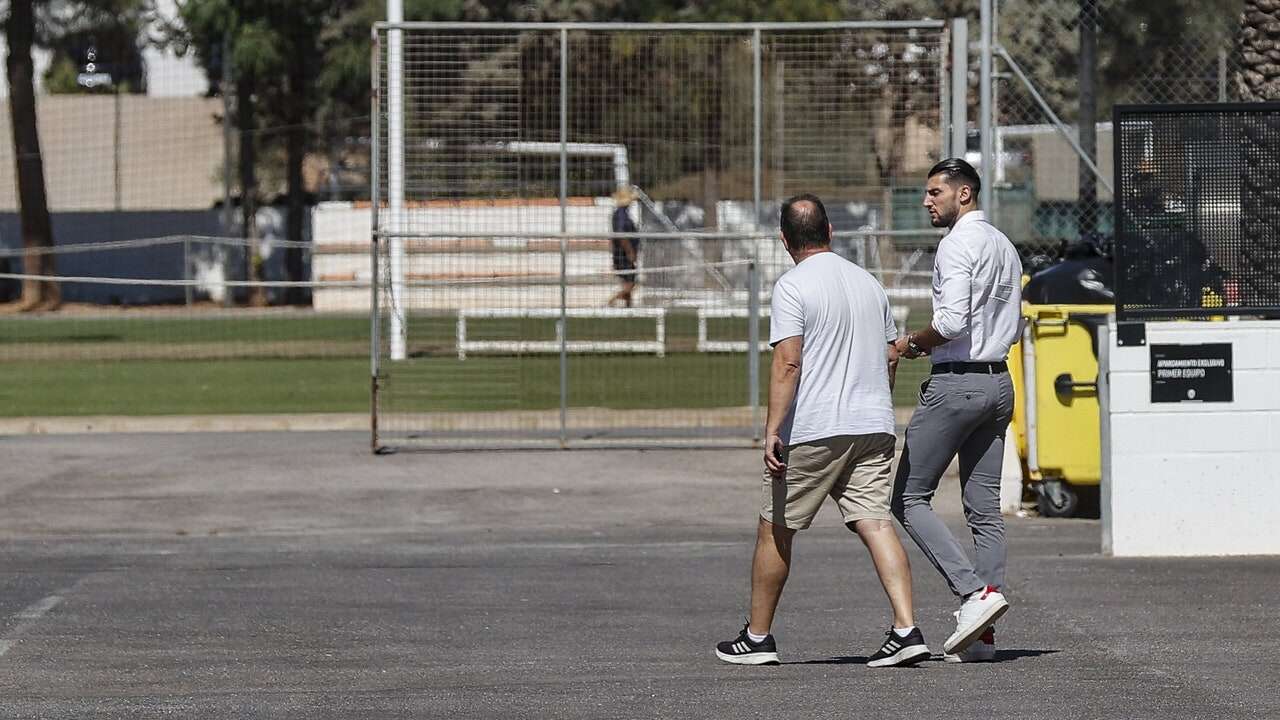 El Valencia abre expediente a Rafa Mir y toma medidas contra él