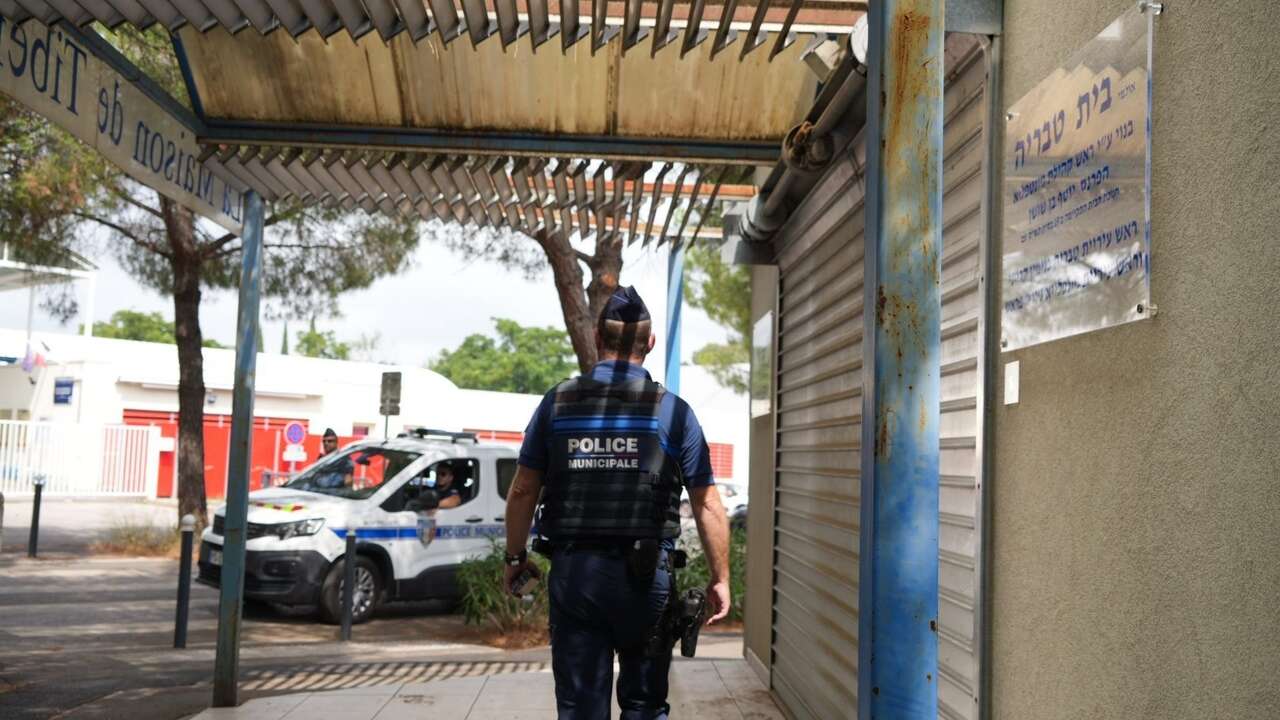 Francia impondrá registros policiales aleatorios de las mochilas en los centros educativos