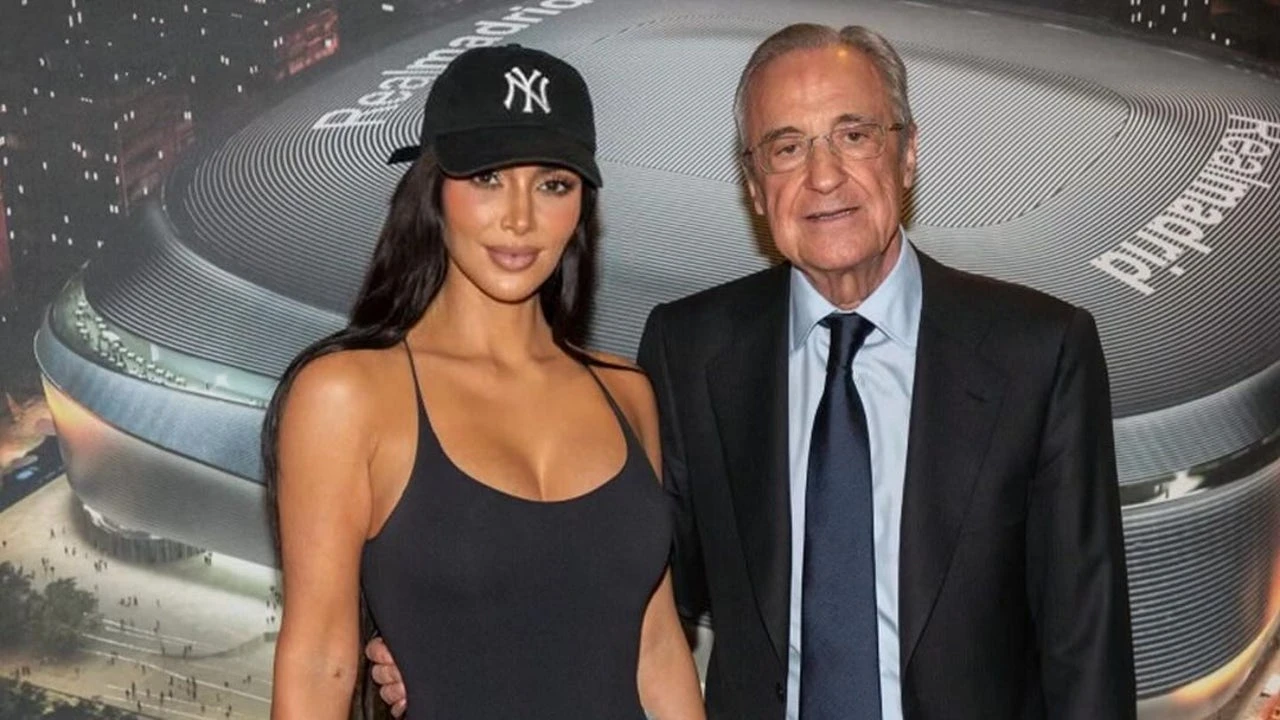 Kim Kardashian apoya al Real Madrid con pantalones de chándal (y zapatos de tacón) en el Santiago Bernabéu