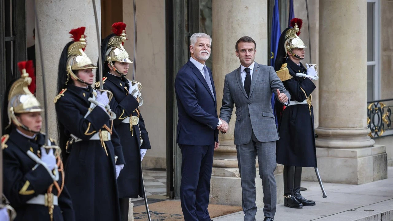 Francia se une al plan checo de compra y entrega de municiones para Ucrania
