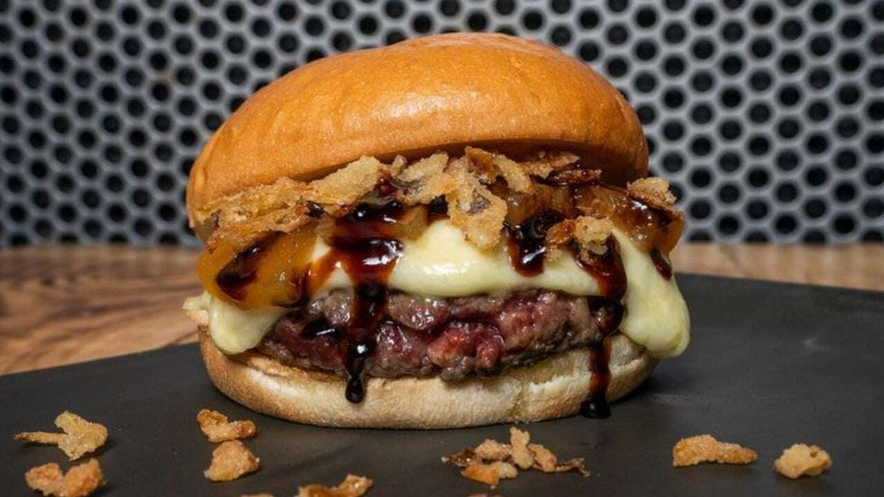 El truco para convertir tu hamburguesa casera en una auténtica 'smash burger'