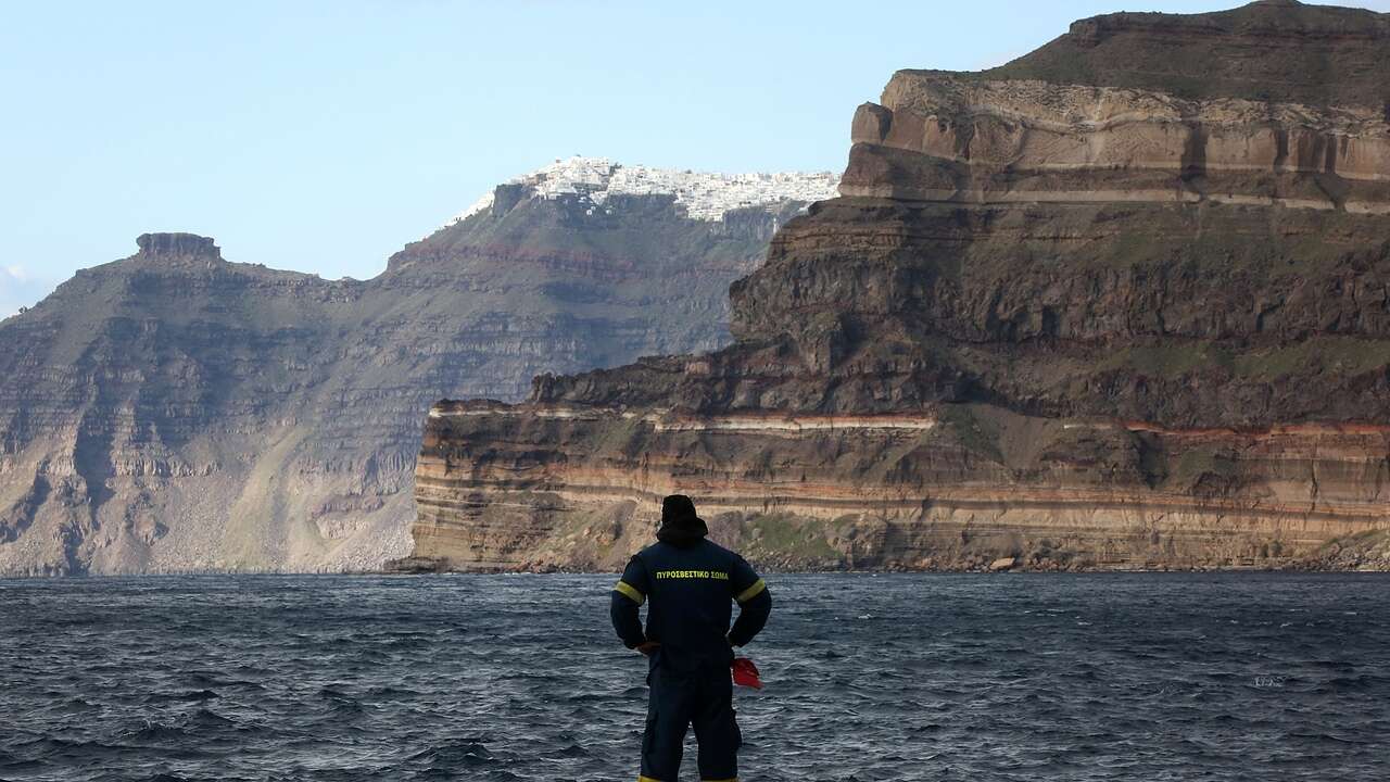 Terremotos de 5,2 grados sacuden Santorini, donde ya se han ido 11.000 vecinos