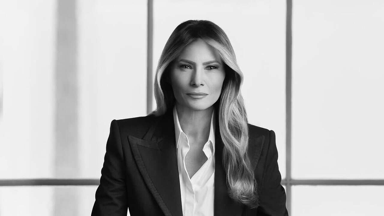 Autopsia del retrato de Melania Trump: poder, fuerza y autoridad