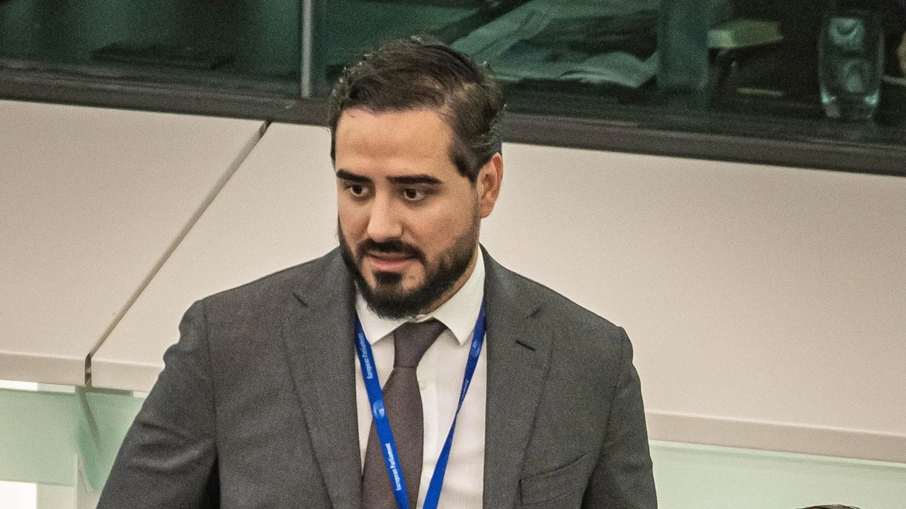 Alvise Pérez lleva casi ocho meses sin sortear su sueldo de eurodiputado, como prometió en campaña electoral