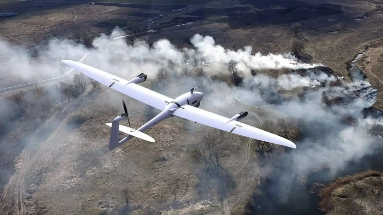España se refuerza con el dron Vector: despegue vertical, vuelo de ala fija y hasta 3 horas de vigilancia