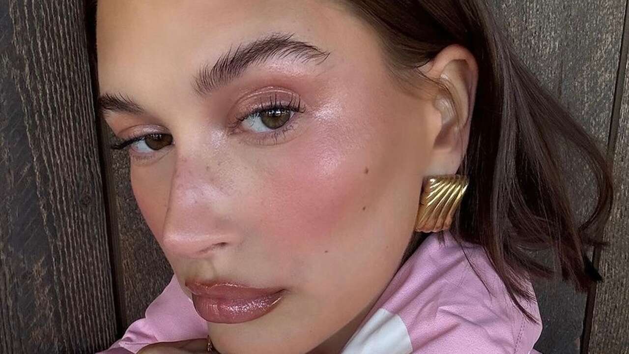 El lápiz de Hailey Bieber para unos labios mucho más grandes cuesta menos de 4 euros