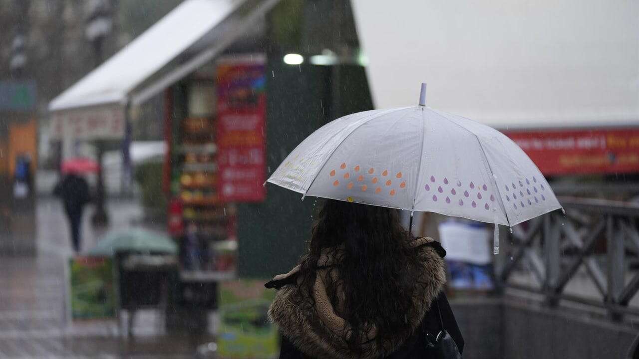 La borrasca Jana golpea a España: aviso naranja de la AEMET por fuertes lluvias en el día más adverso de este frente