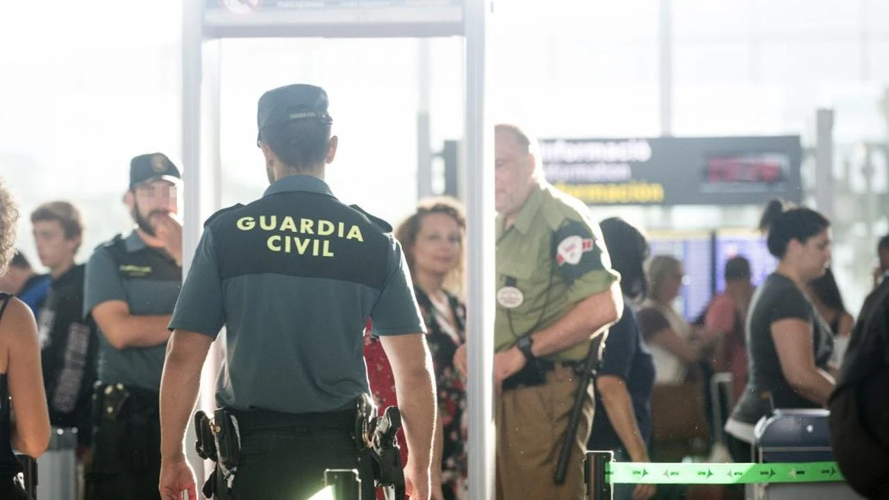 Esto es lo que la Guardia Civil quiere que sepas antes de coger un vuelo esta Semana Santa