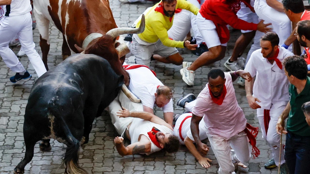 Peligrosísimo encierro de Cebada Gago con un toro que se da la vuelta y ha durado más de 5 minutos
