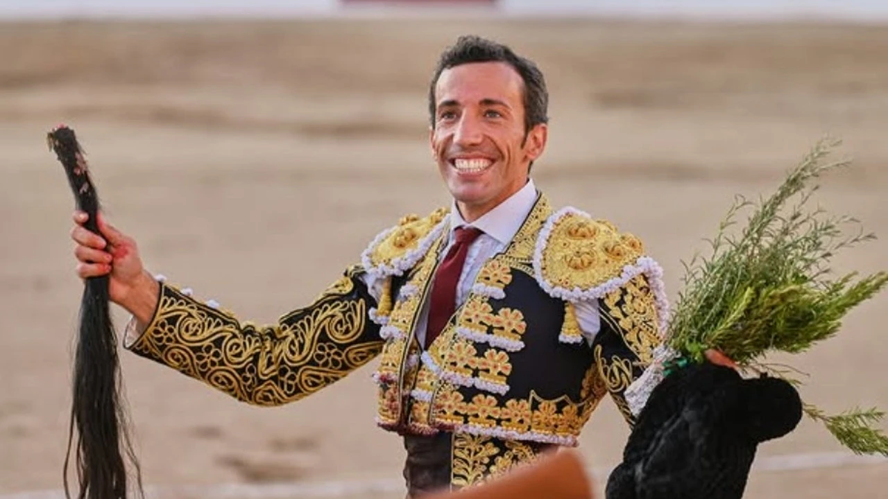 Cuatro orejas y un rabo en Linares llevan a David de Miranda al Trofeo Manolete