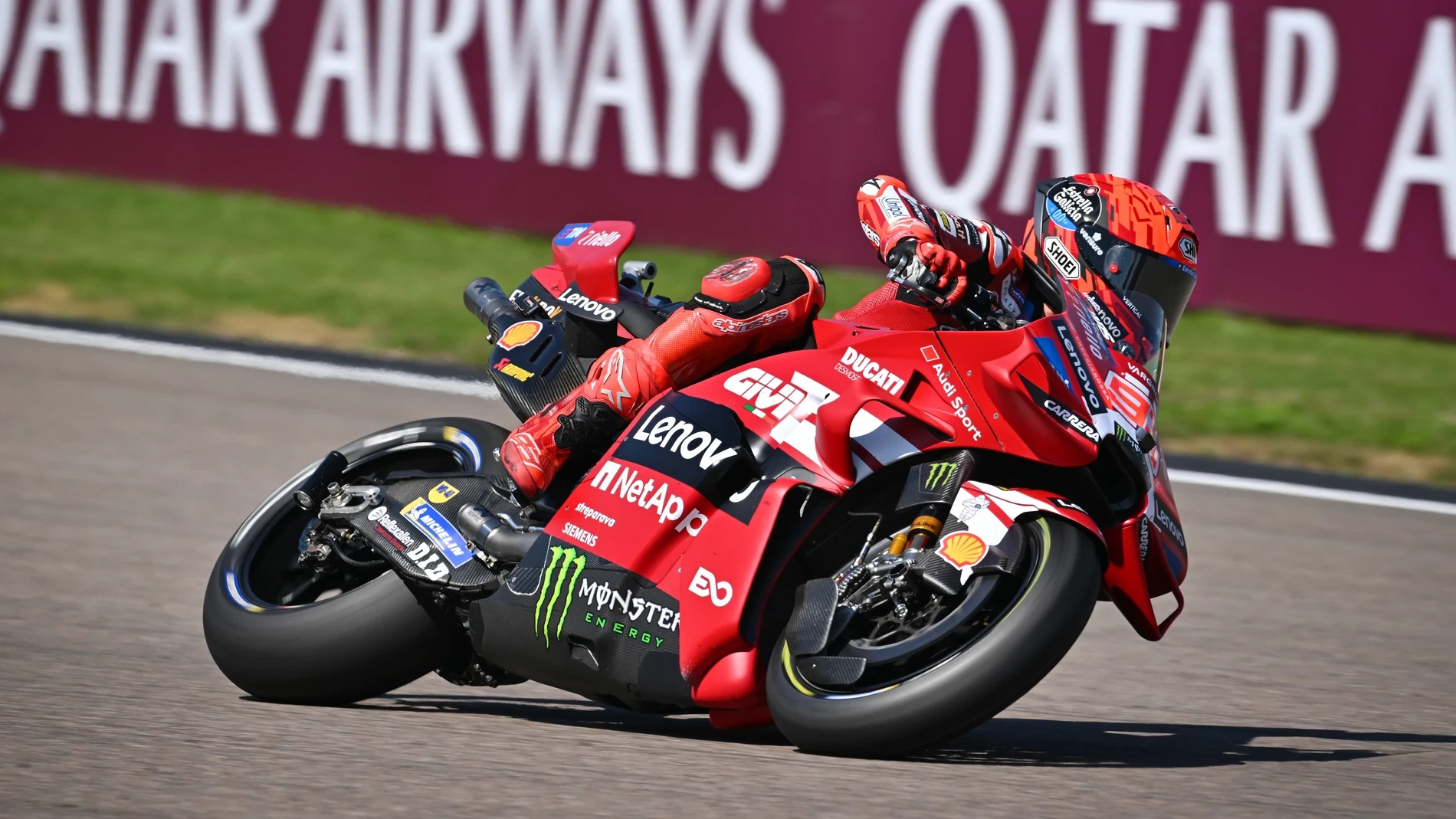 Marc Márquez arriesga para conseguir una 