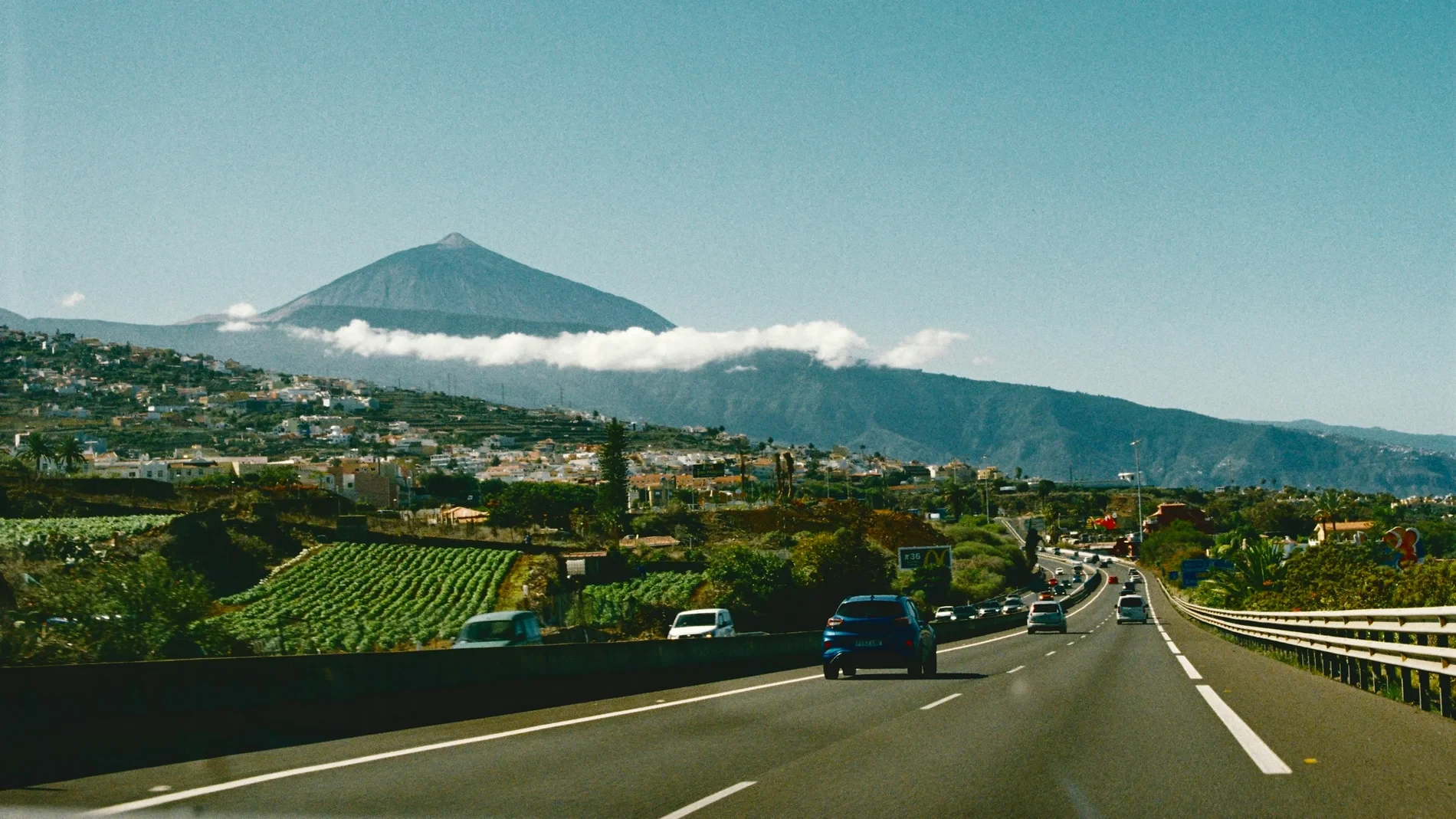 Es considerada la carretera más hermosa de España y está situada en un pueblo de Asturias