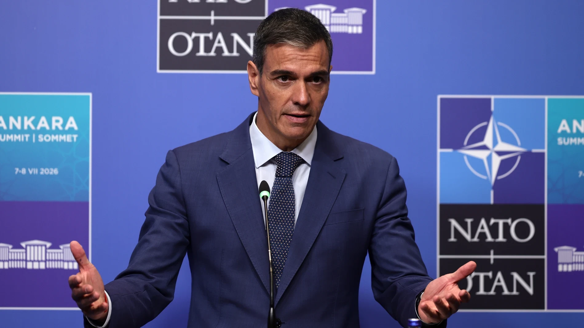 Sánchez como Tito: “progresista y no alineado” 