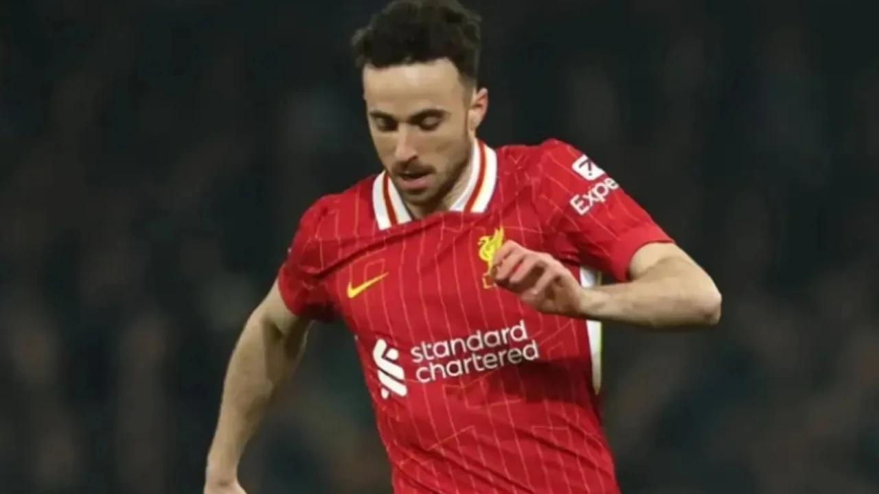 Así fue el original homenaje que el Eintracht Frankfurt le rindió a Diogo Jota en su partido contra el Liverpool