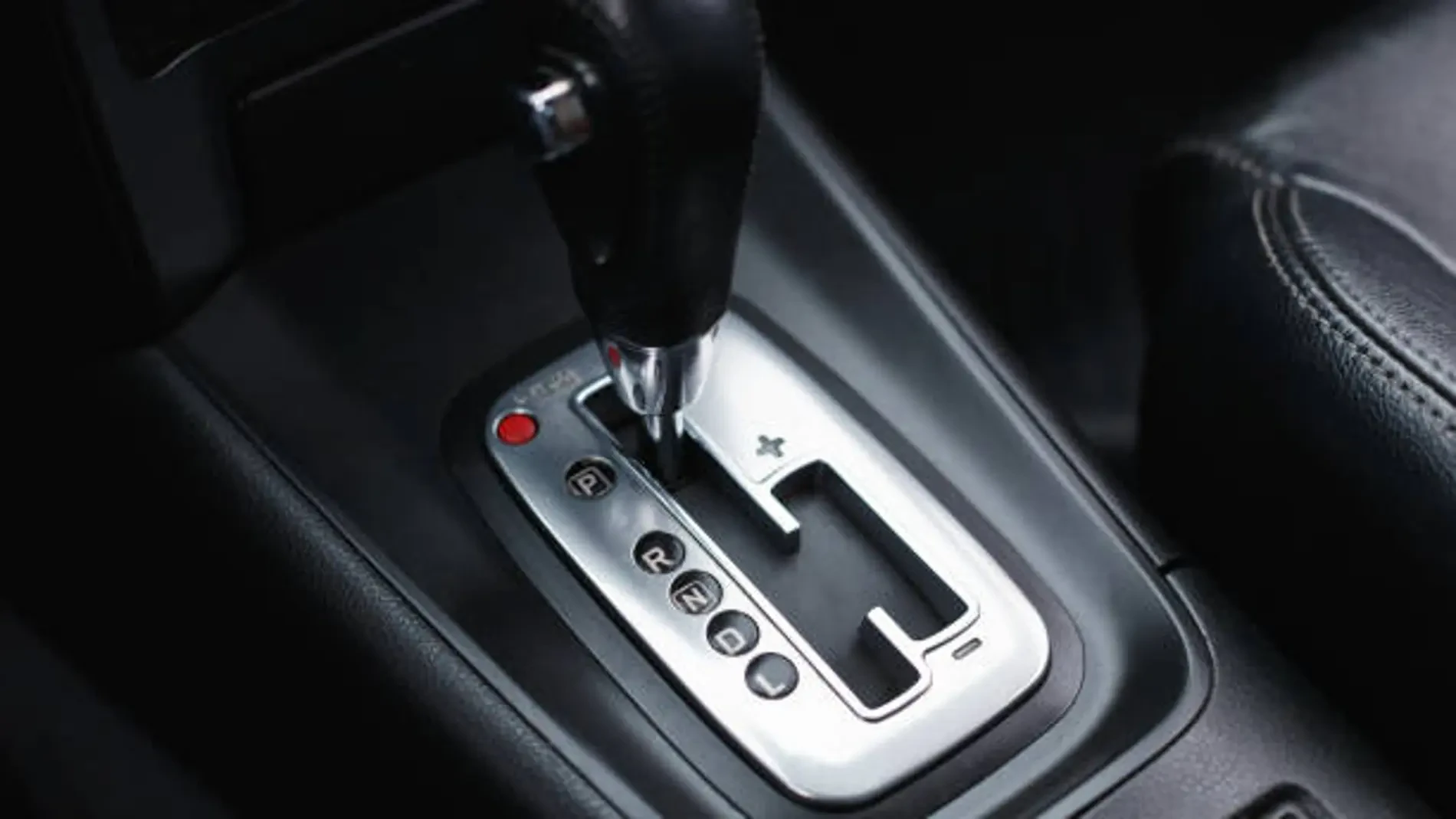 ¿Qué significa la letra 'D' del coche automático? La respuesta es más sencilla de lo que casi nadie cree y evita averías importantes