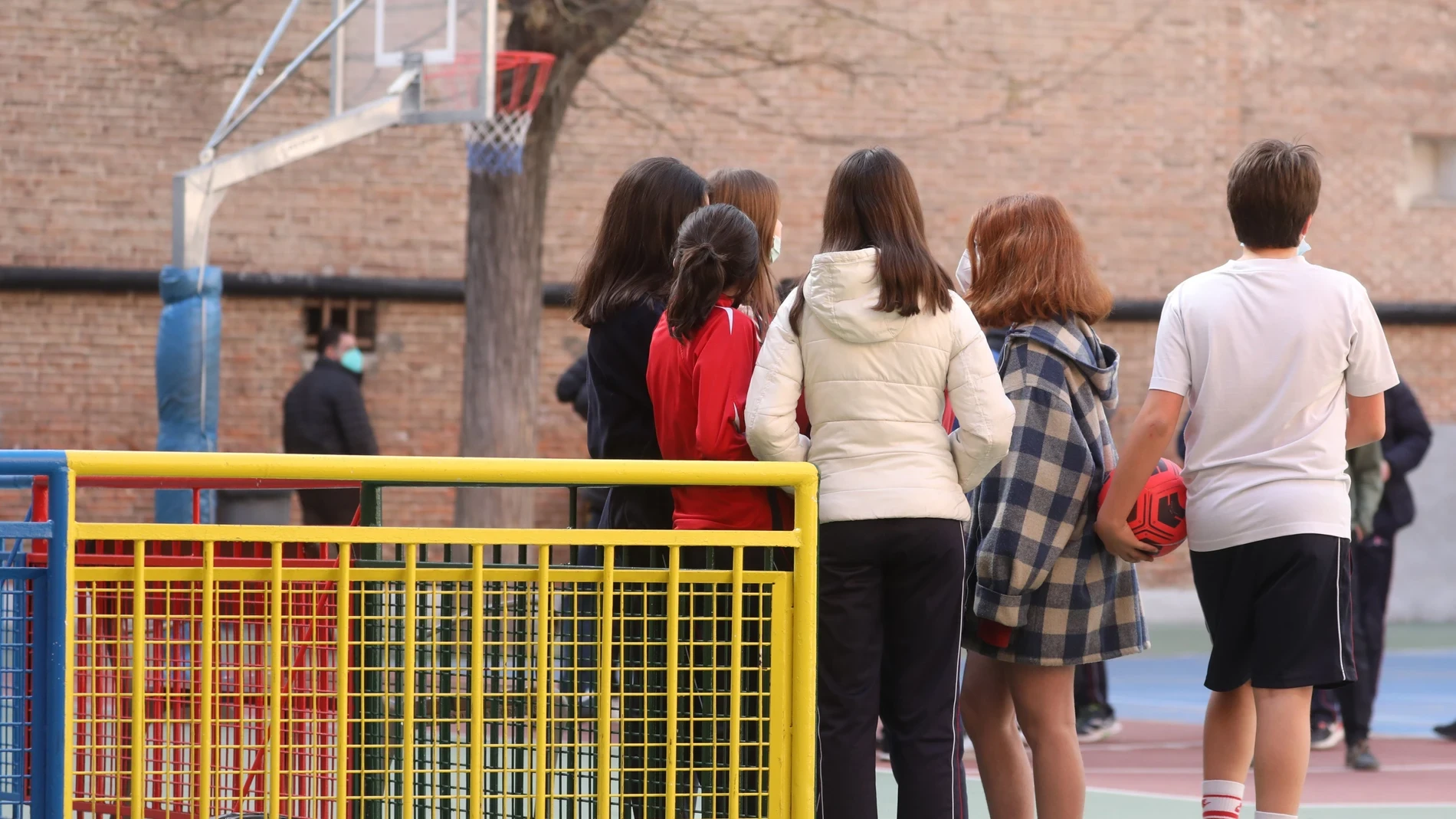 La conmovedora lección de solidaridad de un grupo de alumnos de Madrid hacia su compañero de 15 años que lucha contra el cáncer