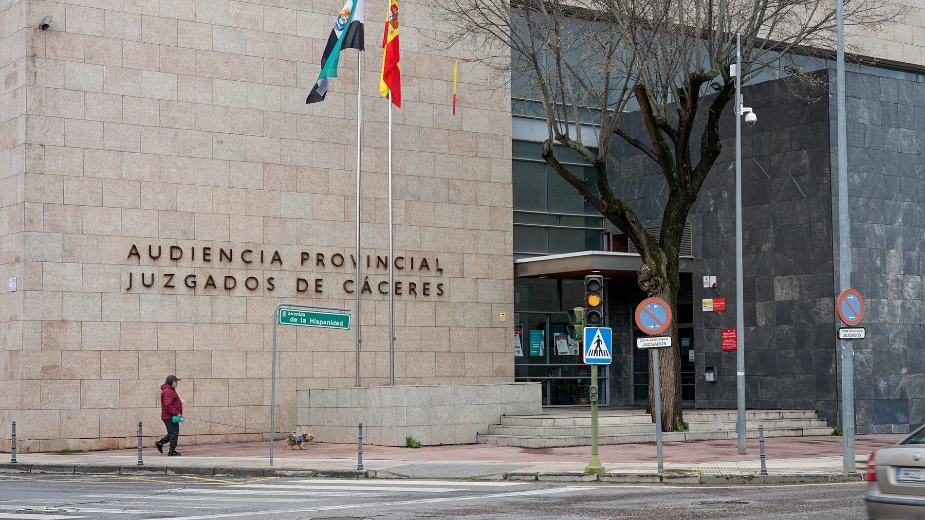La Fiscalía pide la prisión permanente para una joven por la muerte de su bebé y la defensa alega un 