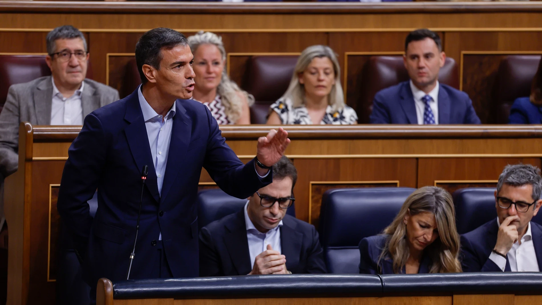 Sánchez ya evita respaldar a Zapatero en el Congreso