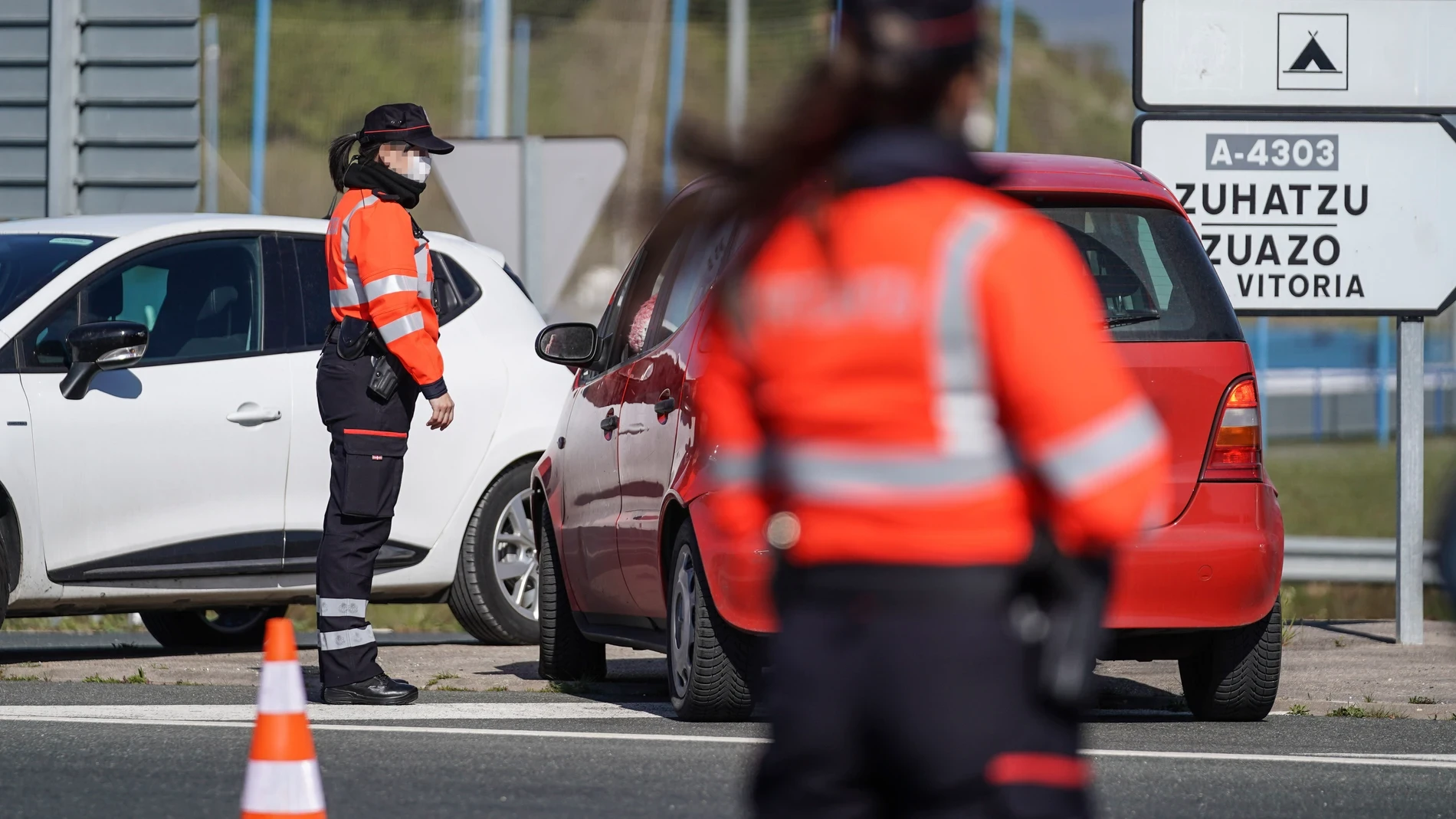 Detenido el conductor de una furgoneta en Vitoria que transportaba a once personas en su interior