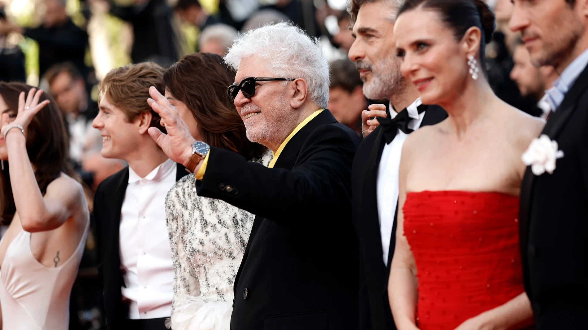 De Aitana Sánchez-Gijón a Nieves Álvarez: la gran noche española de Almodóvar conquista Cannes entre tul rojo, alta costura y glamour parisino
