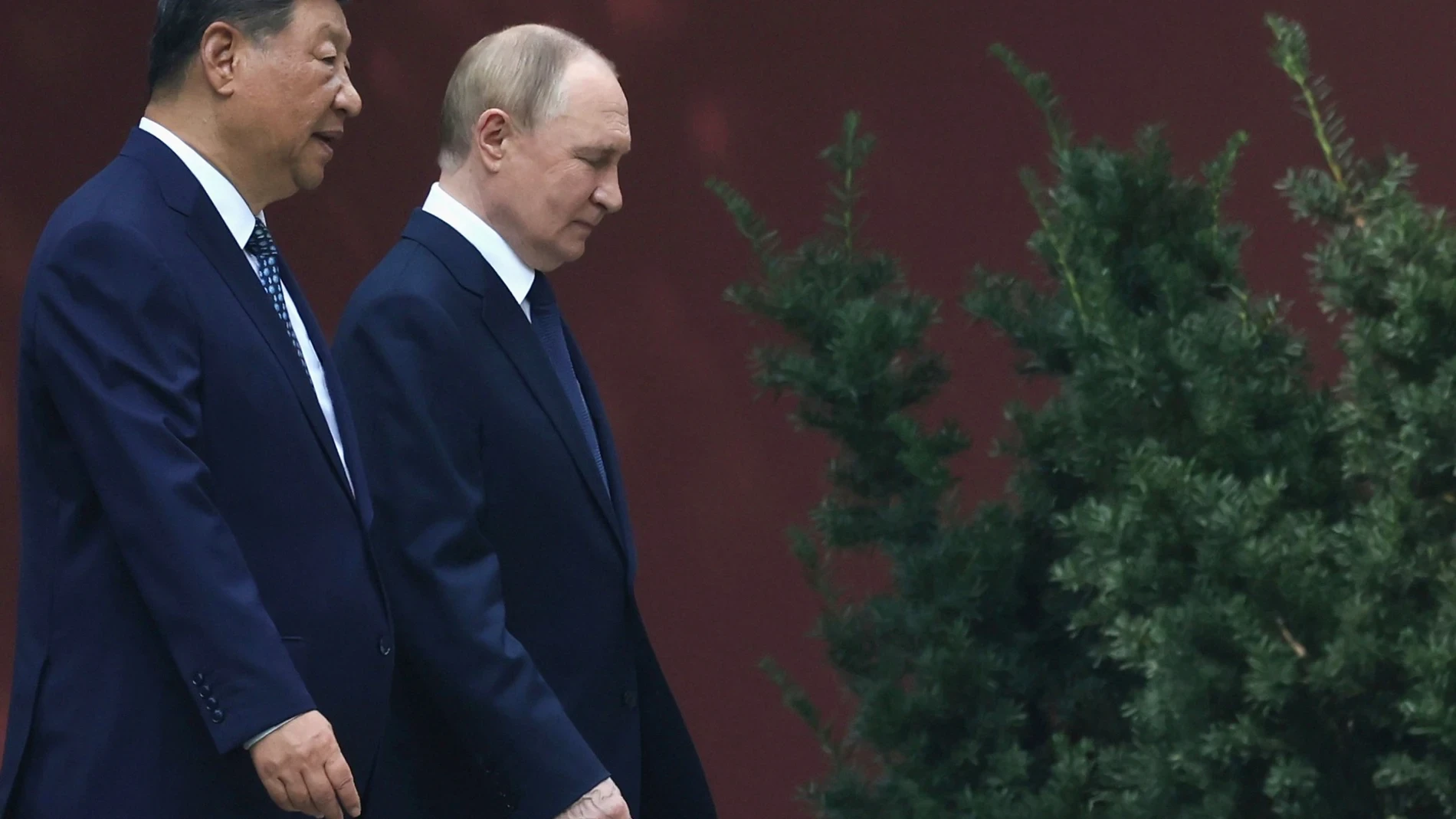 Con el balance en rojo y los drones sobre Moscú, Putin busca a la desesperada el crédito de Pekín