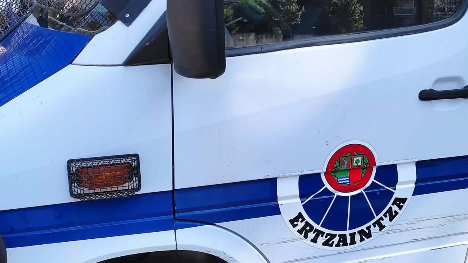 La Ertzaintza investiga el hallazgo de un cadáver en una vivienda de Mundaca (Vizcaya)