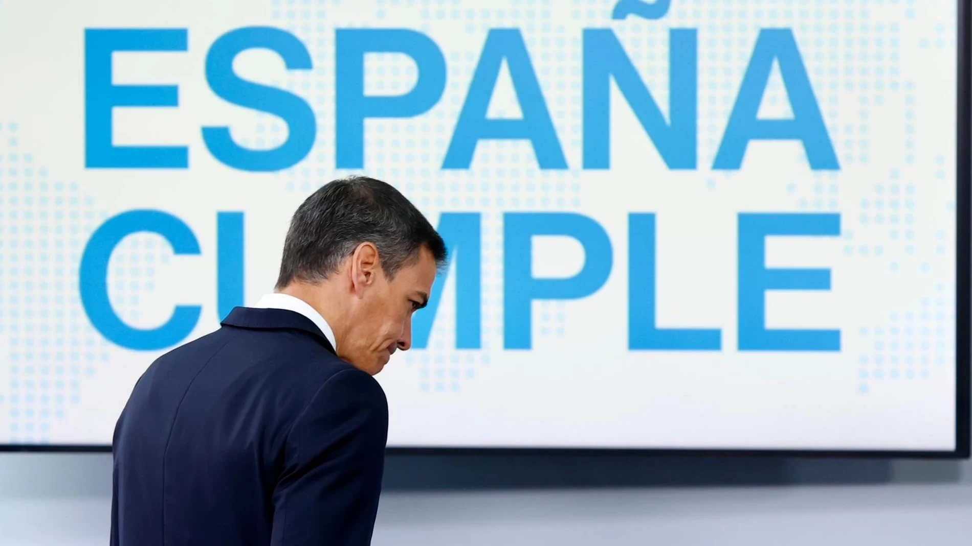Sánchez con el Papa para  evitar el control del Congreso
