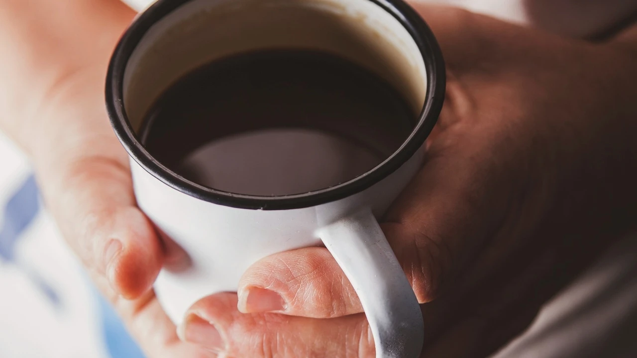 Cuántas tazas de café hay que beber al día para vivir más y cuidar la salud del corazón, según la ciencia