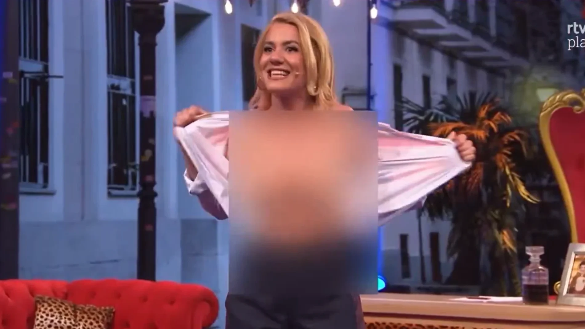 Henar Álvarez se desnuda en el prime time de RTVE para denunciar los juicios sobre la ropa de las mujeres
