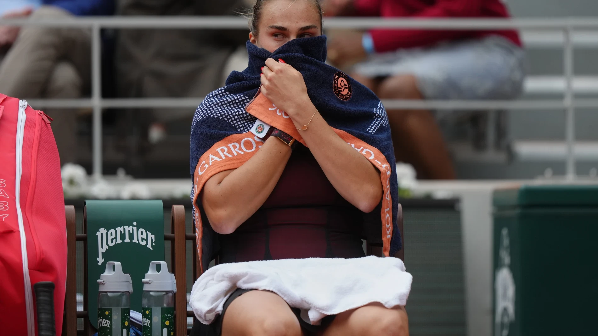 Sabalenka se desploma de nuevo en Roland Garros, pierde diez juegos seguidos y cae en cuartos ante Shnaider