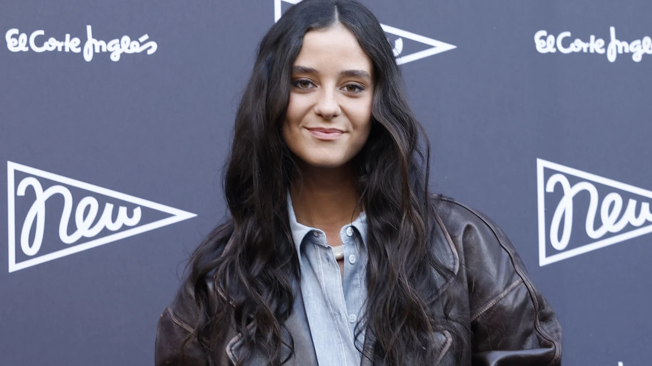 El look de domingo de Victoria Federica que vamos a copiar todas este otoño: pantalones blancos y polo negro