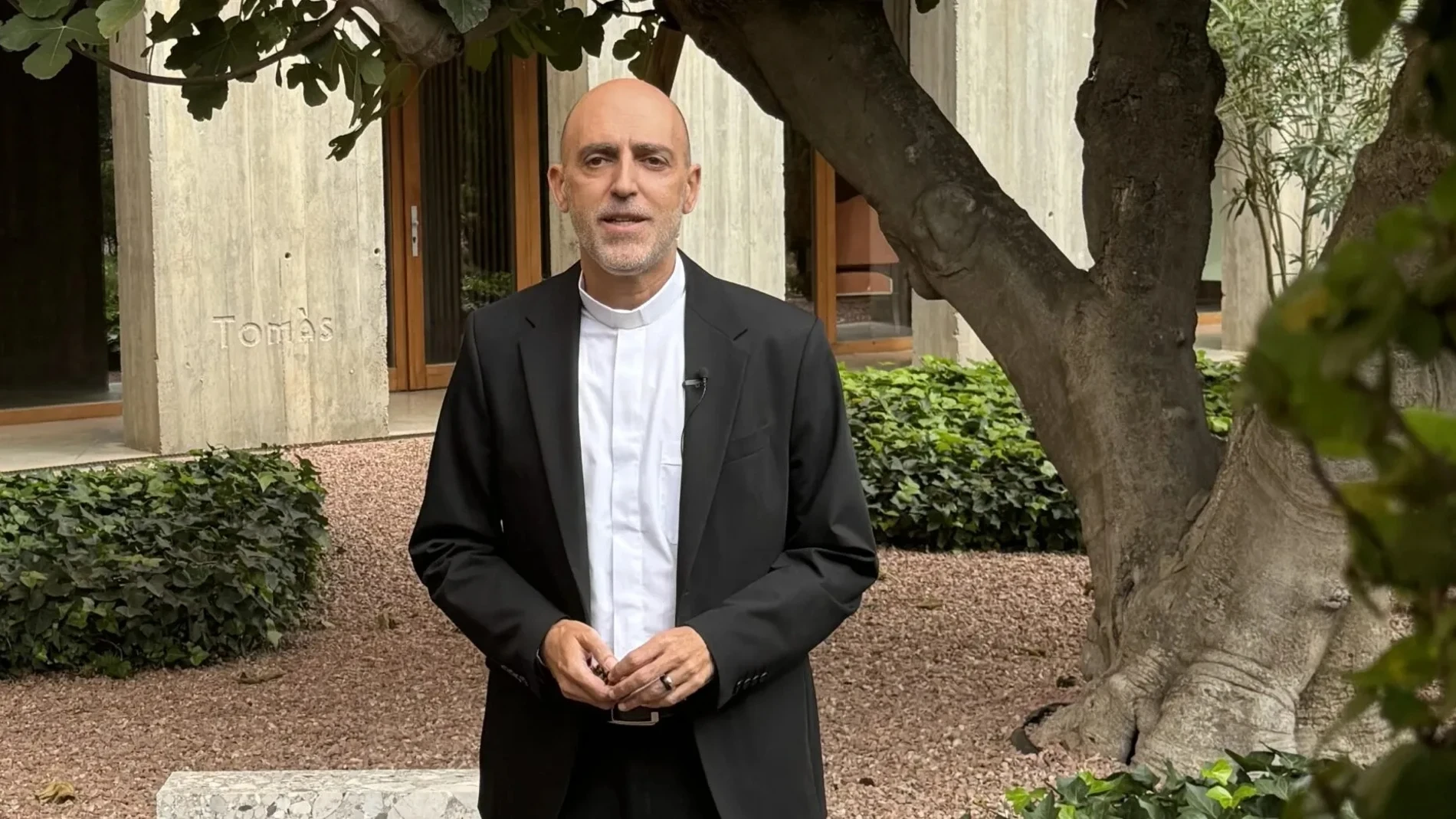 «La Iglesia abraza todas las lenguas»