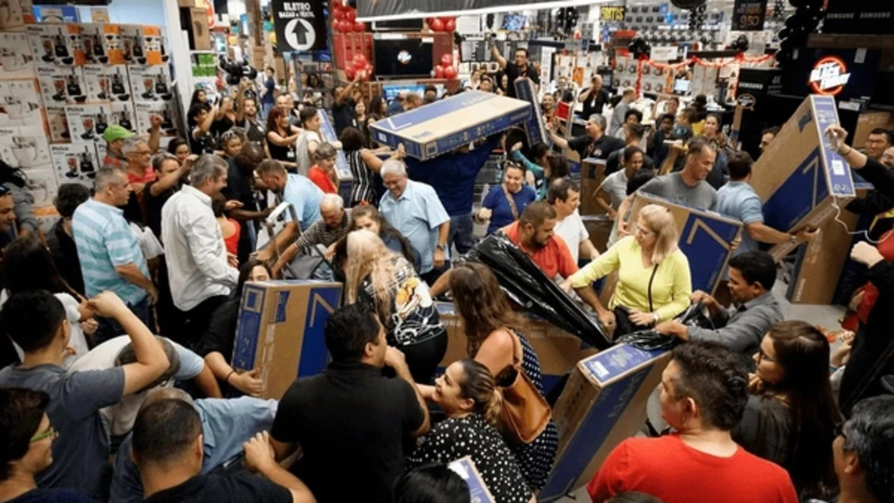 La campaña del Black Friday impulsa más de 270.000 contrataciones, un 17% más que el mes anterior