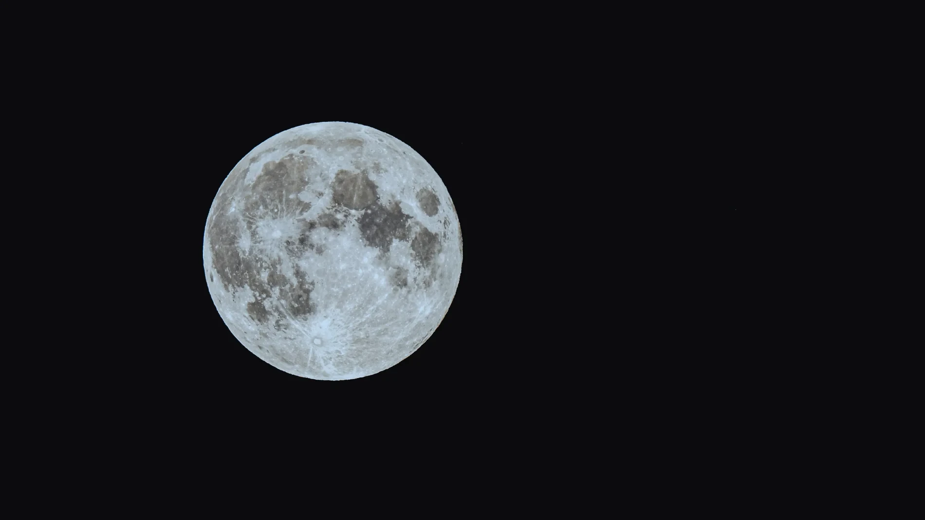 Qué es la Luna Azul: cómo y dónde ver la luna llena de mayo 2026 y por qué es especial