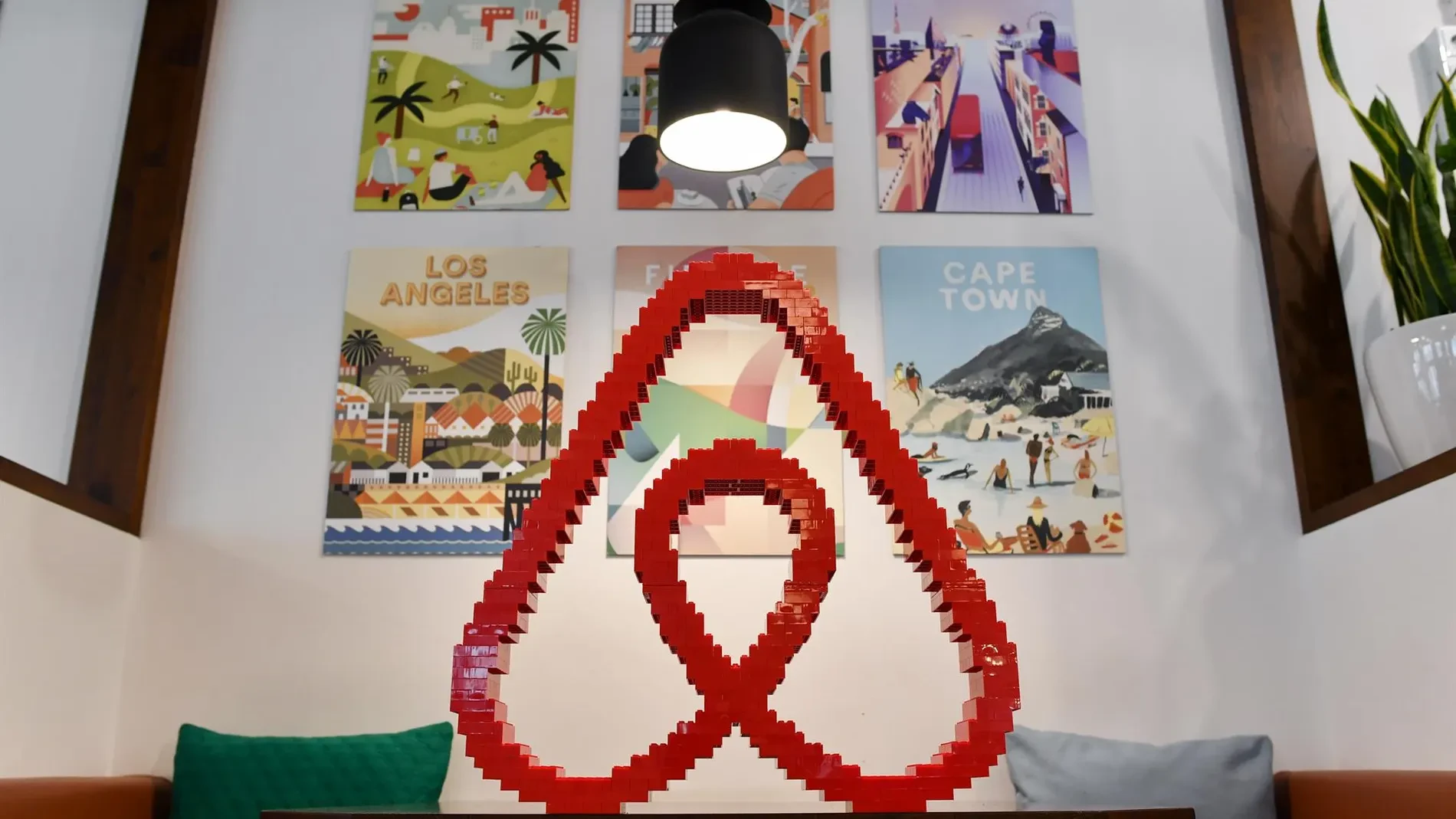 Airbnb despega en Madrid con su nuevo servicio de hoteles: las reservas crecen un 45%