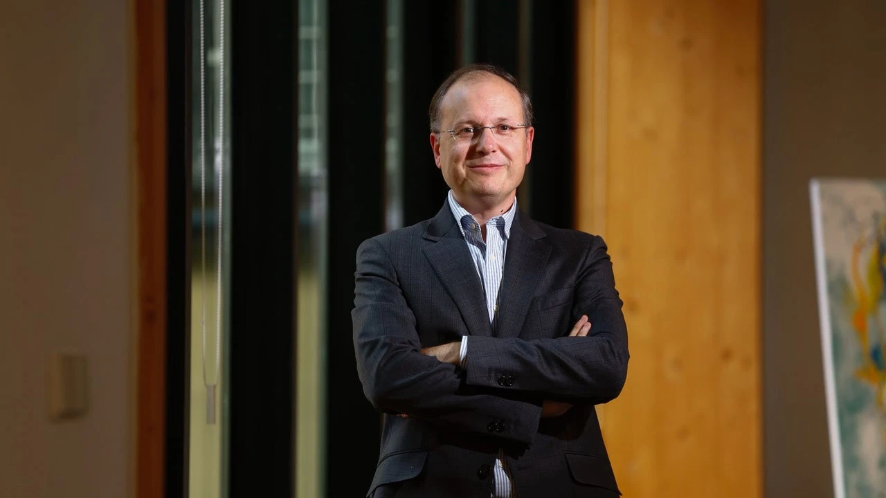 Valentín Bote: «El mercado laboral no crea empleo para perfiles de baja cualificación»