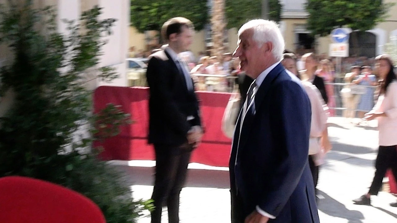 Primeros invitados a la boda de Cayetano y Bárbara Mirján: Alfonso Martínez de Irujo, Carmen Lomana, Hubertus de Hohenlohe, Bertín Osborne y Emilio Butragueño